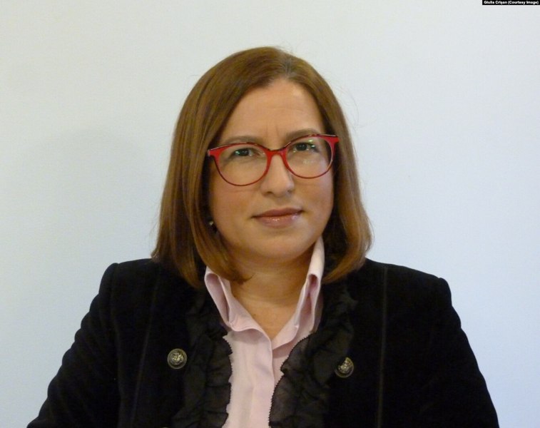INTERVIU Giulia Crișan, avocată și consultantă a Asociaţiei ANAIS: „Brățara electronică și-a dovedit eficiența în toate cazurile în care s-a implementat“