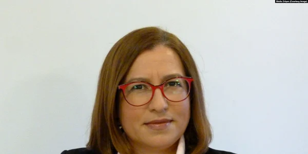 Avocat Giulia Crișan   arhiva personală jpeg
