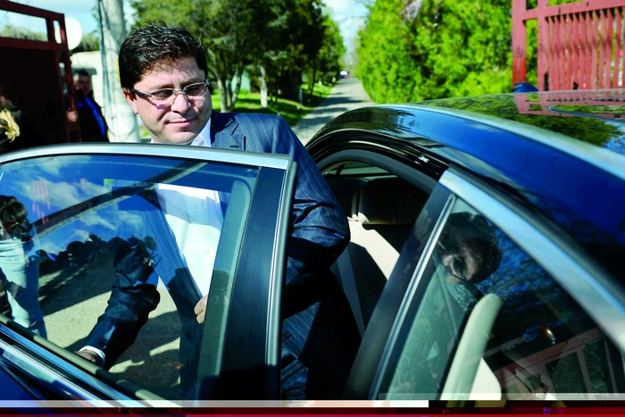 După mai bine de şapte luni de luptă cu morile de vânt, Gruia Stoica s-a văzut nevoit să renunţe la cumpărarea CFR Marfă