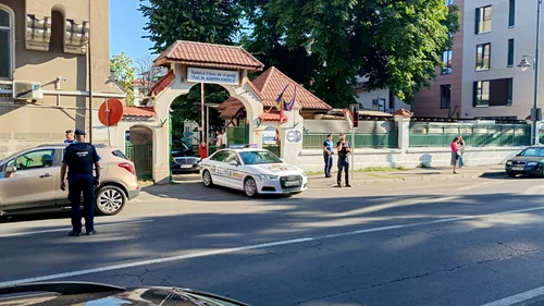 Cortegiul a părăsit curtea spitalului, urmând să ajungă în scurt timp la Cotroceni. FOTO: arhivă