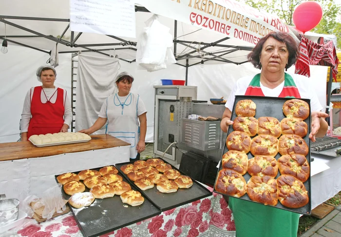 Poale-n brâu cu brânză dulce și stafide sau cu brânză sărată și mărar