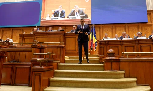 Plenul reunit al Parlamentului României cu ocazia asumării răspunderii de către guvernul de coaliție PSD - PNL a unui pachet de măsuri fiscale, în București. FOTO Inquam Photos / George Călin