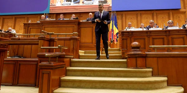 Plenul reunit al Parlamentului României cu ocazia asumării răspunderii de către guvernul de coaliție PSD - PNL a unui pachet de măsuri fiscale, în București. FOTO Inquam Photos / George Călin
