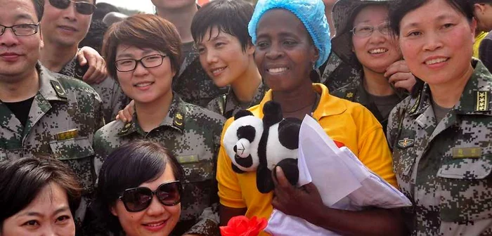 Ultimul pacient cu Ebola din Liberia, Beatrice Yardolo, o profesoară de engleză în vârstă de 58 de ani, a fost externată dintr-un centru de tratament din Monrovia, centru construit de guvernul chinez FOTO n-tv.de