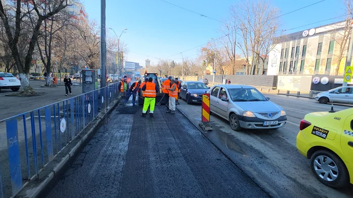 S-a intervenit pe carosabil. FOTO Primăria Sectorului 4
