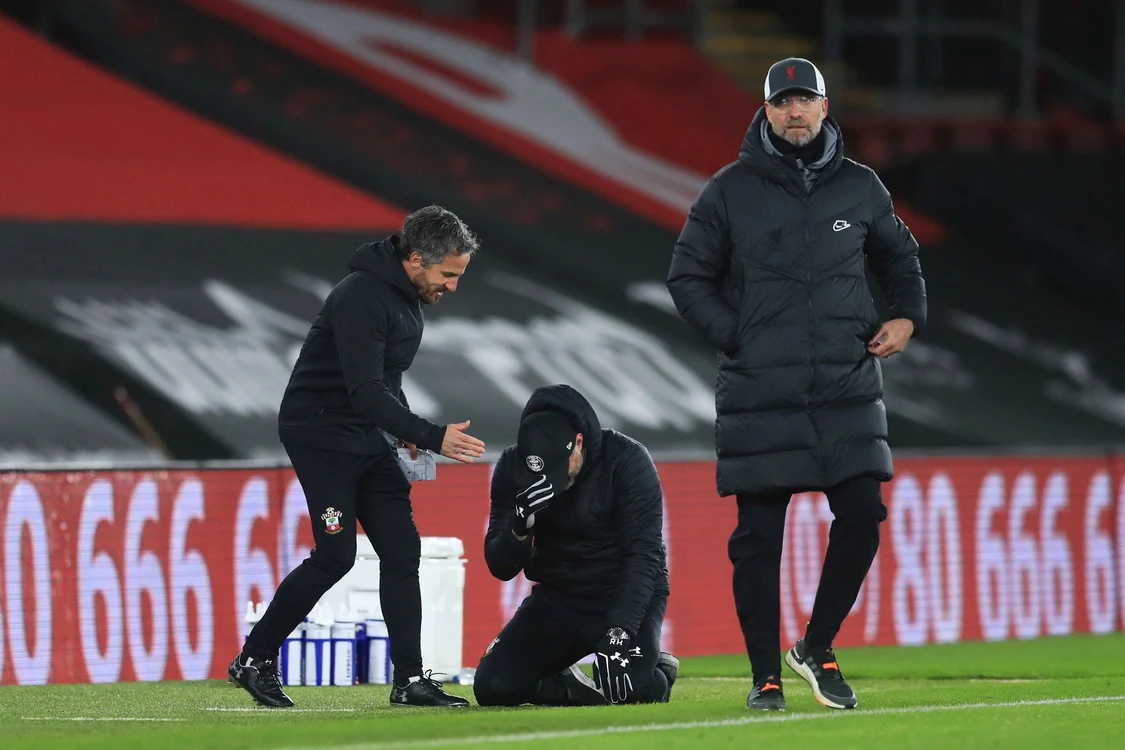
    Ralph Hasenhüttl abia și-a stăpânit emoțiile la finalul partideiFoto: Guliver / GettyImages  