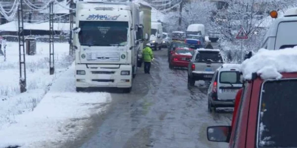 Traficul va fi restricţionat pe o rută alternativă