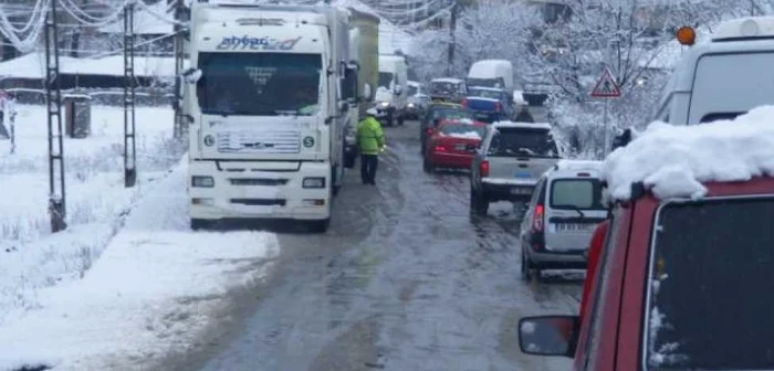 Traficul va fi restricţionat pe o rută alternativă