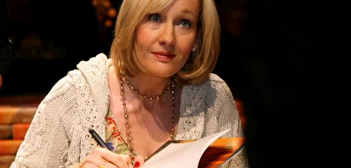 Scriitoarea J.K. Rowling lansează un nou volum în România, semnat sub pseudonimul Robert Gilbraith