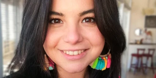 Roxana Maria Cernea, artista specializată în pictură intuitivă. FOTO Arhiva personală