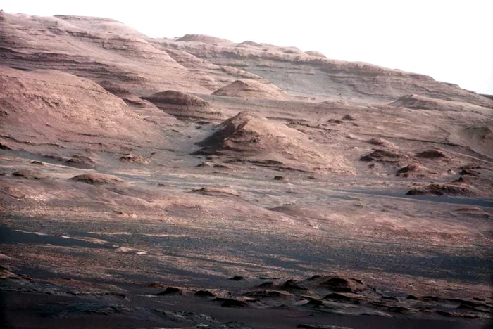 O imagine de pe planeta Marte, surprinsă de roverul Curiosity FOTO NASA