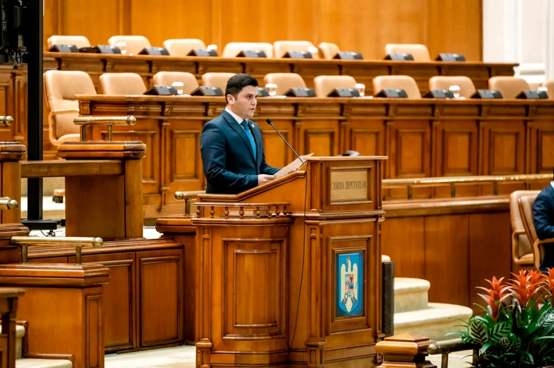 Parlamentarul a cerut date de la mai multe ministere FOTO Facebook 