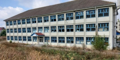 fosta scoala 10 din hunedoara foto daniel guta adevarul