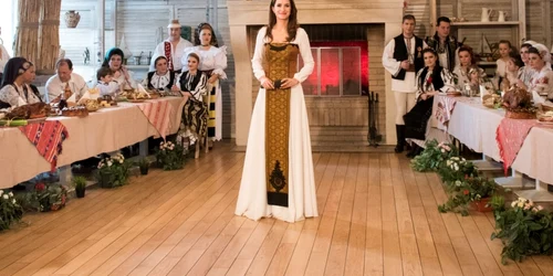 iuliana tudor la masa de Pasti foto tvr