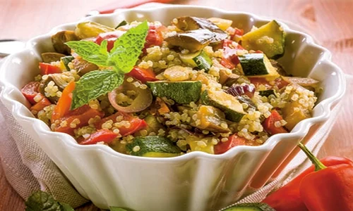 salata de quinoa si legume jpg