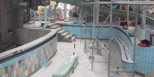 Aqua Palota de la Gyula în construcţie Foto