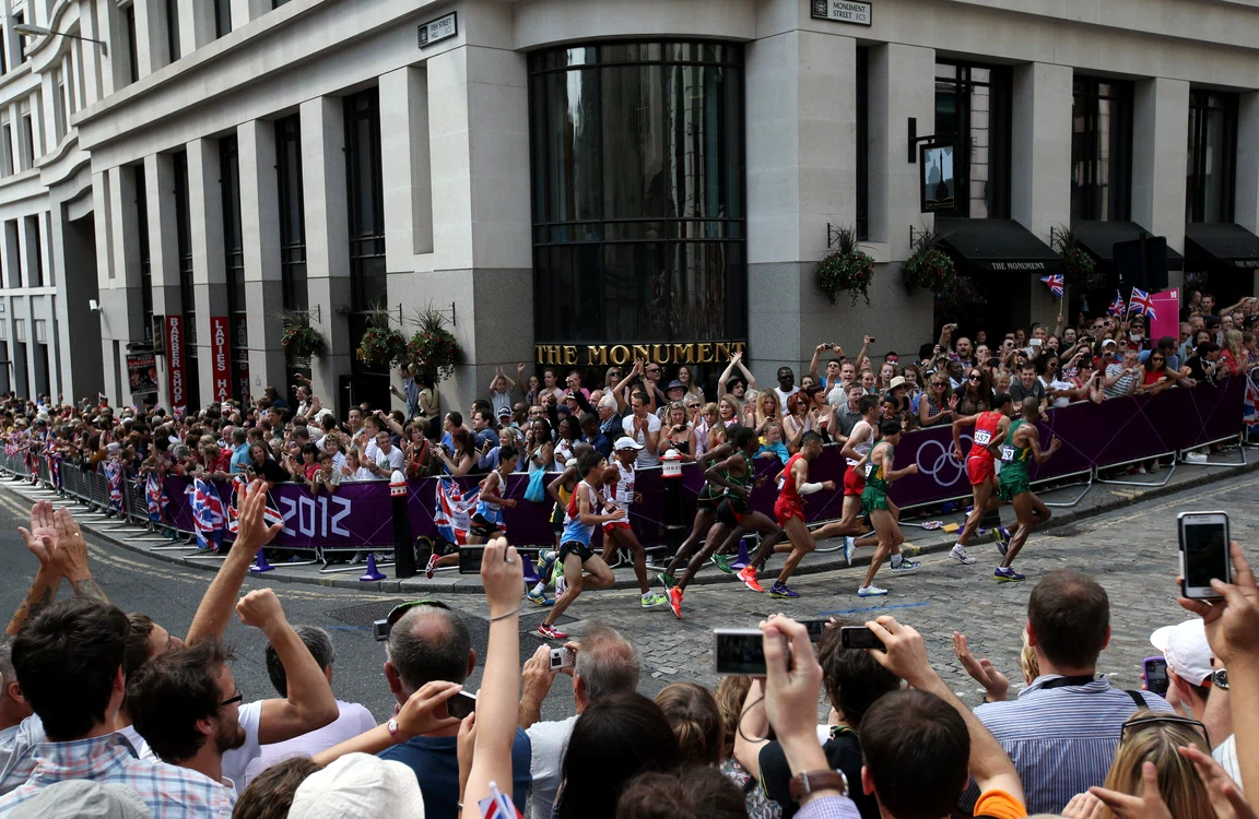 La Londra, în 2012, mii de oameni au asistat, pe străzi, la maraton și la probele de marșFoto: EPA-EFE
