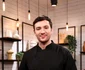 Andy Van de Gucht e "cuţitul de aur" al lui Chef Richard Abou Zaki. FOTO: Antena 1