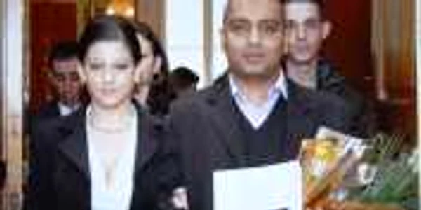Monica şi logodnicul ei pakistanez, la cununia civilă