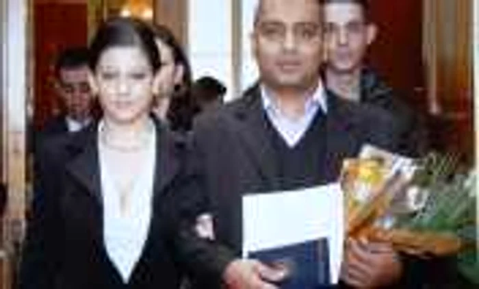 Monica şi logodnicul ei pakistanez, la cununia civilă