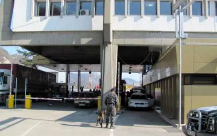 Restricţia este impusă de lucrările tehnice care se fac la clădirea administrativă a Biroului Vamal