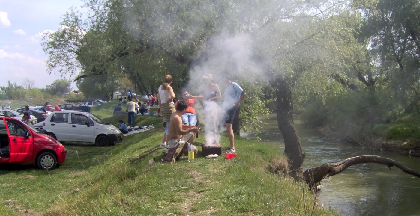 Ieşirea la iarbă verde vă poate costa, dacă nu sunteţi atenţi la reguli, mult mai mut decât credeaţi. FOTO C. Crângan