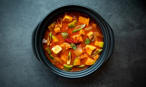 Tocanita coreeana cu tofu  Sursa foto shutterstock 2697728329 jpg