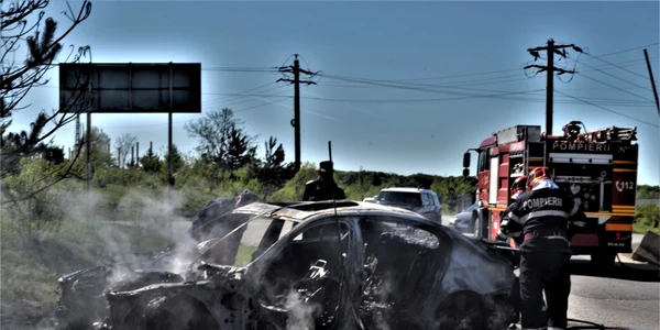 masina BMW arde in sibiu FOTO Ion Surdu