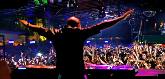 DJ-ii vor întreţine o atmosferă incendiară