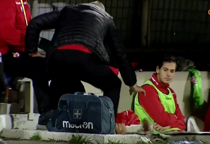 Dan Penait s-a lovit de bordura de la marginea terenului. Captură TV OrangeSport