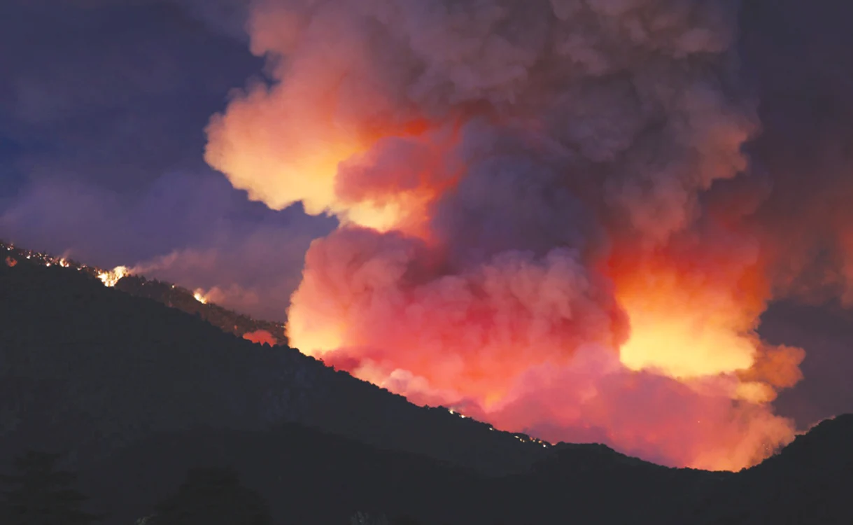 
    Pagubele incendiilor din California, estimate la peste un miliard de dolari  