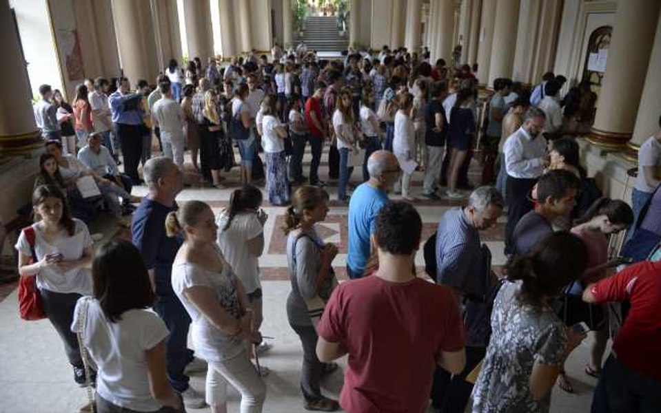 A început admiterea la facultate. Ce ai nevoie să știi pentru a deveni student: taxe, număr de locuri, condiții de admitere