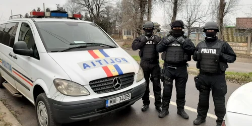 politisti perchezitii jpeg