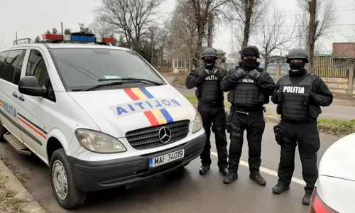 politisti perchezitii jpeg