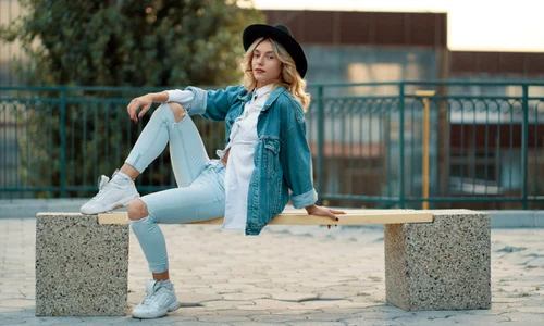 Cum se poarta blugii rupti jpg