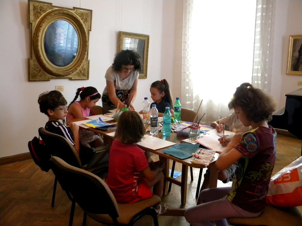Muzeografii fac vacanţa de vară mai frumoasă copiilor din Ploieşti. FOTO Dana Mihai
