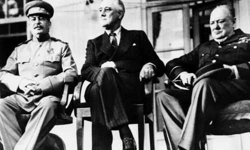 Iranul, revoltat după ce ambasadorii britanic şi rus s au pozat precum Churchill, Stalin şi Roosevelt, la prima lor întâlnire, în 1943 jpeg