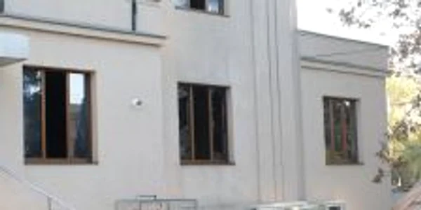 Geamurile clădirii au fost sparte de suflul incendiului