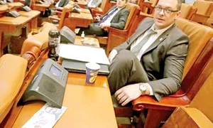 5 act 1 bani parlament 5col 180 jpeg
