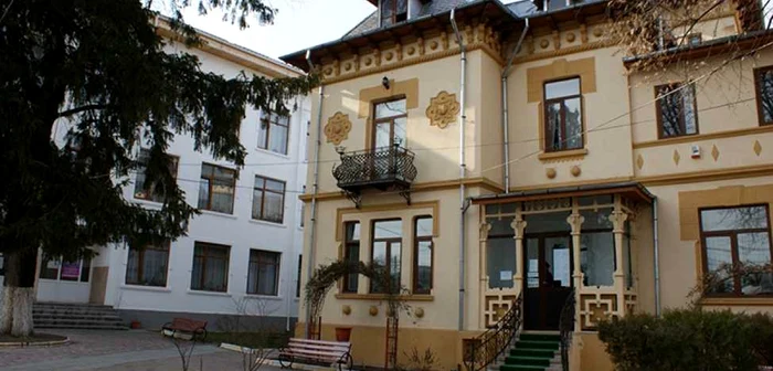 Singura medie de admitere de 10 a fost obţinută de o elevă de la Liceul de Arte "Bălaşa Doamna", din Târgovişte