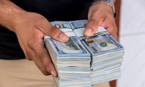 Bancnote dolari FOTO Shutterstock jpg