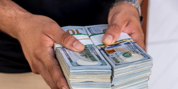 Bancnote dolari FOTO Shutterstock jpg