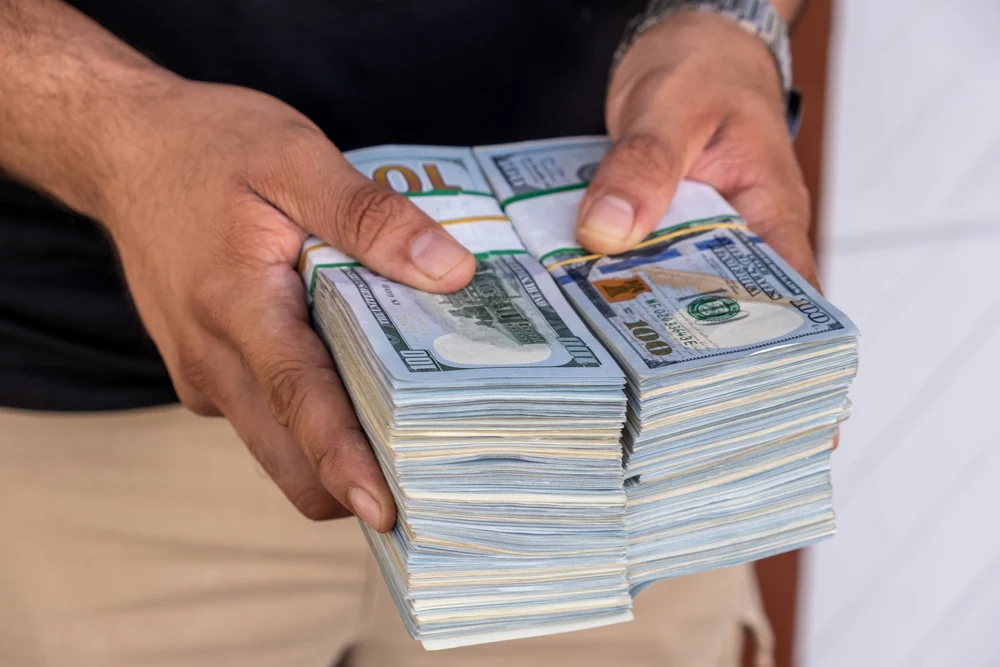 Dolarul american, pe cale să înregistreze cea mai mare scădere din 2017