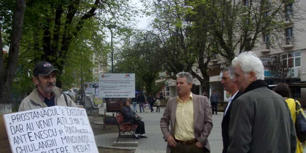 Protest tulburat de susţinătorii USL