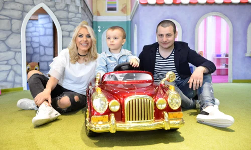 Amna, sotul si fiul David jpeg