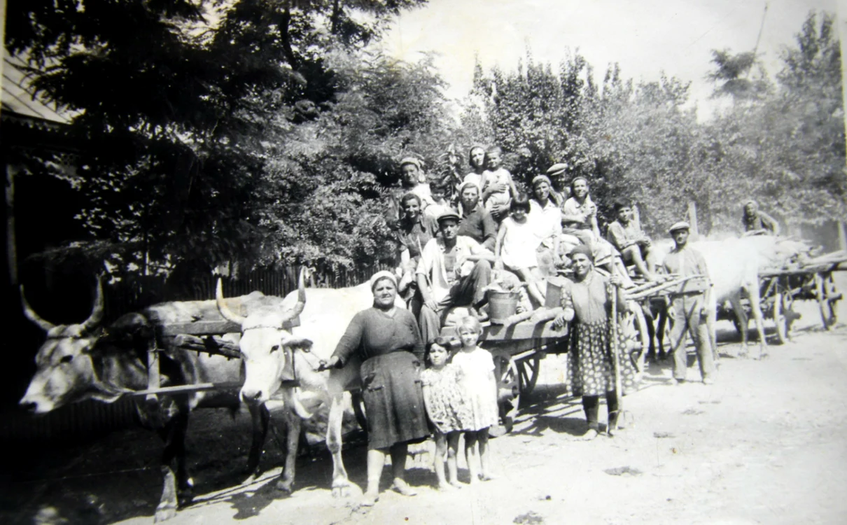 Ţărani de odinioară                                                     Foto: Facebook Istorie românească în fotografii