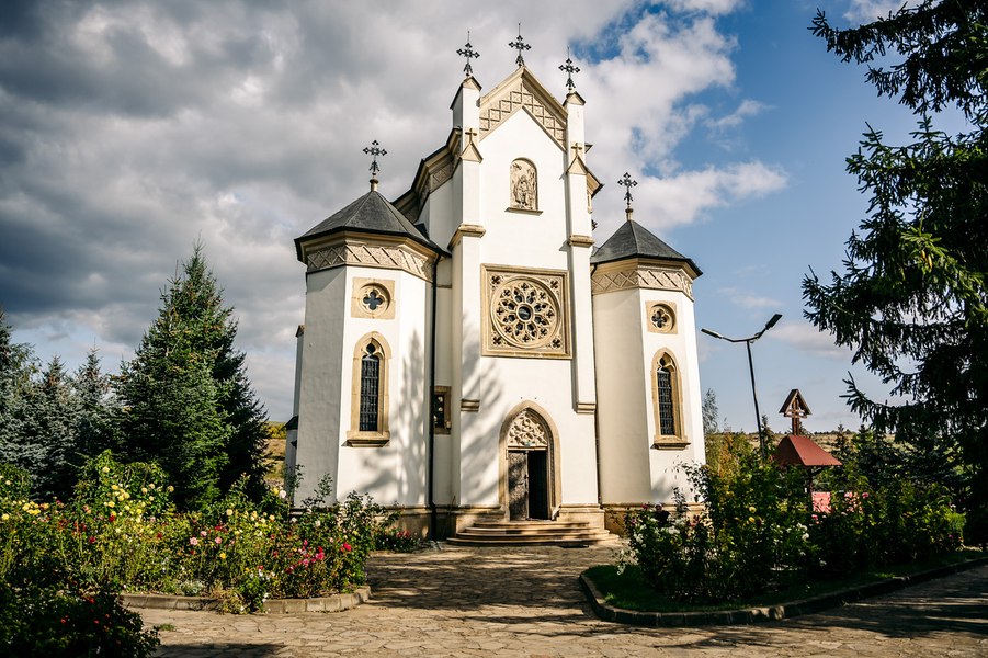 Mănăstirile din zona Moldovei, comori culturale și spirituale mai puțin cunoscute