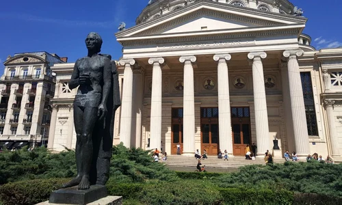 Istoria neoficială și romanțată a statuii lui Mihai Eminescu jpeg