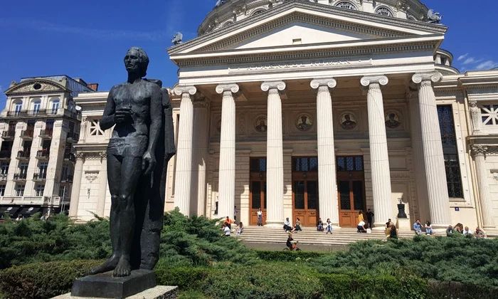 Istoria neoficială și romanțată a statuii lui Mihai Eminescu jpeg