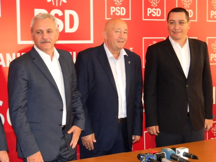 Liviu Dragnea şi Victor Ponta, alături de primarul PSD, Dorel Coica